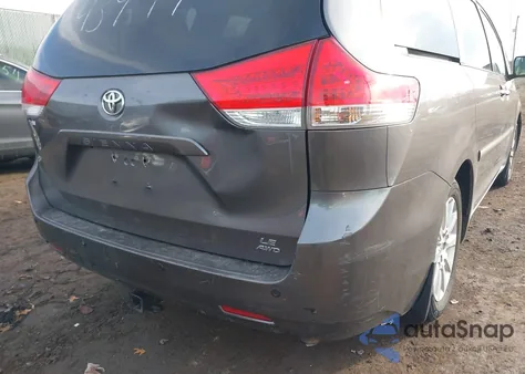 2014 Toyota Sienna Le 7 Passenger z USA, uszkodzony, nr VIN 5TDJK3DC2ES093855